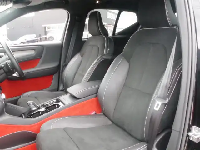 ボルボ ＸＣ４０ T4 AWD Rデザイン 岩手県 2020(令2)年 3.7万km 黒 インテリセーフ /LKA/BLIS/CTA/ACC/純正HDDナビ/フルセグTV/全方位カメラ/パークアシスト/パノラマSR/ハーマンカードン /ハーフレザー /パワーシート/シートヒーター/パワーテールゲート/LEDライト/ETC/ドラレコ