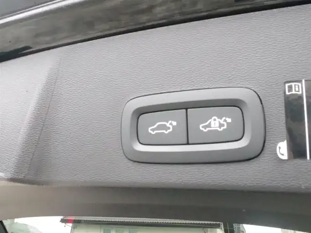 ボルボ ＸＣ４０ T4 AWD Rデザイン 岩手県 2020(令2)年 3.7万km 黒 インテリセーフ /LKA/BLIS/CTA/ACC/純正HDDナビ/フルセグTV/全方位カメラ/パークアシスト/パノラマSR/ハーマンカードン /ハーフレザー /パワーシート/シートヒーター/パワーテールゲート/LEDライト/ETC/ドラレコ