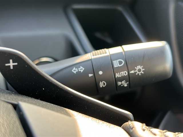 スズキ ソリオ バンディット HV SV 千葉県 2024(令6)年 0.5万km ピュアホワイトP メーカーナビ　全方位カメラ　フルセグ　ＣＤ　両側パワースライドドア　ＨＵＤ　パドルシフト　シートヒーター　レーダークルーズ　デュアルカメラサポート　ＵＳＢ　ＬＥＤライト　オートライト　１５インチＡＷ
