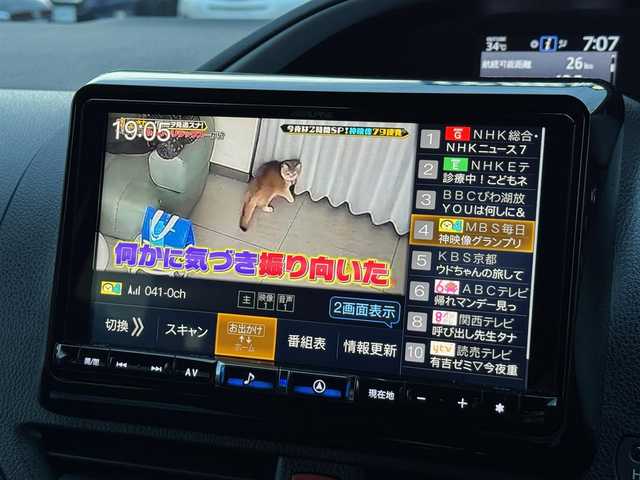 トヨタ ヴォクシー ハイブリッド ZS 煌Ⅲ 滋賀県 2021(令3)年 3.7万km ホワイトパールクリスタルシャイン ワンオーナー/アルパインBIGX/　フルセグ Bluetooth CD DVD AM FM/バックカメラ/コーナーカメラ/トップカメラ/アルパインフリップダウンモニター/ドライブレコーダー前後/ETC/Toyota Safety Sense/プリクラッシュセーフティ/（歩行者［昼］検知機能付衝突回避支援タイプ/　レーザーレーダー＋単眼カメラ方式）/レーンディパーチャーアラート/オートマチックハイビーム/先行車発進告知機能/クリアランスソナー/Bi-Beam LEDヘッドランプ/（オートレベリング機能付 ブラックエクステンション加飾）　　　　 /  ＋LEDクリアランスランプ/LEDフロントフォグランプ/両側パワースライドドア/純正16インチアルミ/スマートキー×2/プッシュスタート/