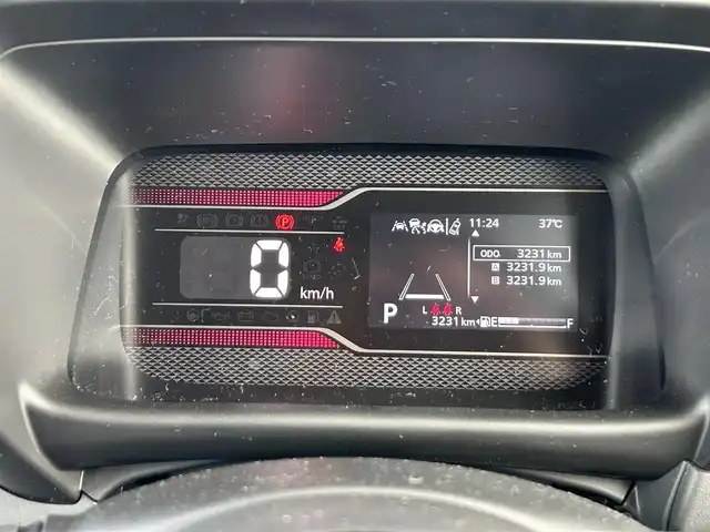 スズキ スペーシア カスタム HYBRID XS 奈良県 2024(令6)年 0.4万km ピュアホワイトパール/ブラック2トーン 両側パワースライドドア/純正ナビ(フルセグTV/AM・FM/BT/AppleCarPlay/AndroidAuto)/アラウンドビューモニター/ETC/ヘッドアップディスプレイ/シートヒーター(D/N席)/ステアリングヒーター/LEDヘッドライト/フォグランプ/後席サンシェード/純正15インチアルミホイール/純正フロアマット
