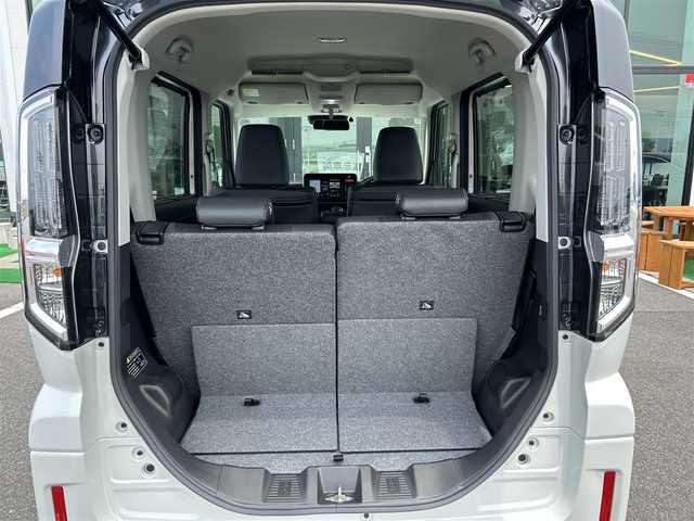 スズキ スペーシア カスタム HYBRID XS 奈良県 2024(令6)年 0.4万km ピュアホワイトパール/ブラック2トーン 両側パワースライドドア/純正ナビ(フルセグTV/AM・FM/BT/AppleCarPlay/AndroidAuto)/アラウンドビューモニター/ETC/ヘッドアップディスプレイ/シートヒーター(D/N席)/ステアリングヒーター/LEDヘッドライト/フォグランプ/後席サンシェード/純正15インチアルミホイール/純正フロアマット