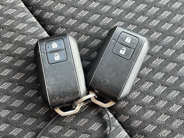スズキ スイフト HYBRID RS 岐阜県 2017(平29)年 5.1万km スピーディーブルーM 登録時走行距離：50715km/純正SDナビ/全方位カメラ/フルセグテレビ・BT・CD・USB/レーダークルーズコントロール/デュアルセンサーブレーキ/レーンキープアシスト/シートヒーター/ビルトインETC/プッシュスタート/スマートキー/スペアキー/スタッドレスタイヤ車載