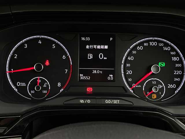 フォルクスワーゲン ポロ TSIトレンドライン 新潟県 2018(平30)年 3.1万km 白 プリクラッシュシステム/純正ディスプレイオーディオ/　CD/BT/AppleCarPlay/AndroidAuto/純正15インチアルミホイール/アイドリングストップ/純正ラバーマット/電格ミラー/ウィンカーミラー/スチールホイール付スタッドレスタイヤ積込(6mm)