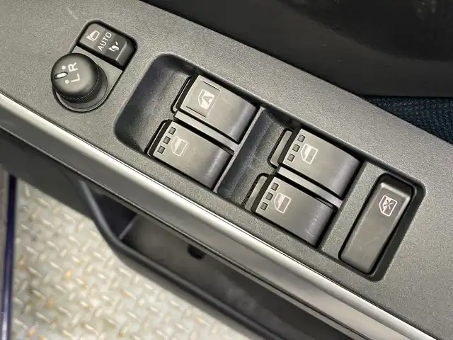 トヨタ ルーミー カスタムG 栃木県 2022(令4)年 1.2万km クールバイオレットクリスタルシャイン 純正メモリナビ/（CD/DVD/フルセグTV/Bluetooth/USB/SD）/バックカメラ/コーナーセンサー/ビルトインETC2.0/前後ドライブレコーダー/両側パワースライドドア/禁煙車/オートライト/LEDヘッドライト/横滑り防止装置/スマートキー/プッシュスタート/アイドリングストップ/革巻きステアリング/ウィンカーミラー/純正14インチアルミホイール/純正フロアマット