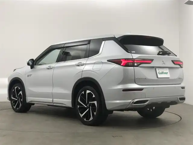 三菱 アウトランダー ＰＨＥＶ P 愛知県 2023(令5)年 2.3万km ホワイトダイヤモンド BOSEスピーカー/サンルーフ/純正ナビ/（Bluetooth/フルセグTV/FM/AM/USB入力）/全方位カメラ/ETC/ドラレコ/BSM/HUD/置くだけ充電/AC100V/パワーシート/シートヒーター/ステアリングヒーター/電動リアゲード/電子パーキング/オートホールド/ドアバイザー/パドルシフト/防眩ミラー/電動格納ミラー/ステアリングリモコン/メモリシート/ダウンヒルアシスト/プッシュスタート