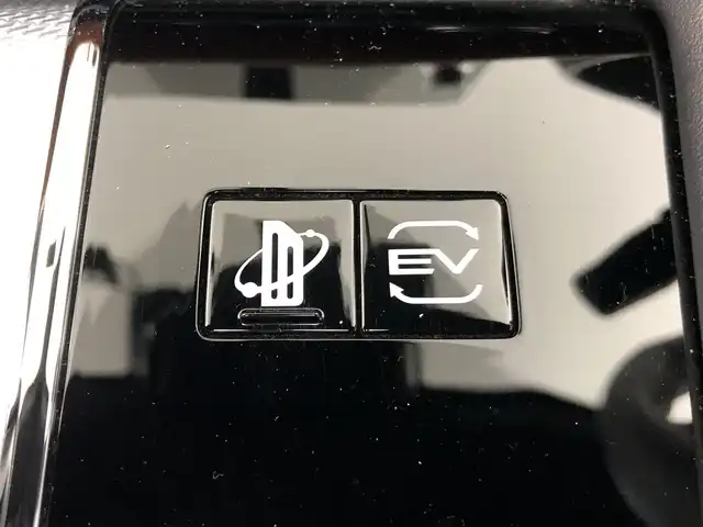 三菱 アウトランダー ＰＨＥＶ P 愛知県 2023(令5)年 2.3万km ホワイトダイヤモンド BOSEスピーカー/サンルーフ/純正ナビ/（Bluetooth/フルセグTV/FM/AM/USB入力）/全方位カメラ/ETC/ドラレコ/BSM/HUD/置くだけ充電/AC100V/パワーシート/シートヒーター/ステアリングヒーター/電動リアゲード/電子パーキング/オートホールド/ドアバイザー/パドルシフト/防眩ミラー/電動格納ミラー/ステアリングリモコン/メモリシート/ダウンヒルアシスト/プッシュスタート