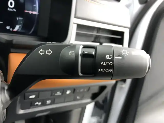 三菱 アウトランダー ＰＨＥＶ P 愛知県 2023(令5)年 2.3万km ホワイトダイヤモンド BOSEスピーカー/サンルーフ/純正ナビ/（Bluetooth/フルセグTV/FM/AM/USB入力）/全方位カメラ/ETC/ドラレコ/BSM/HUD/置くだけ充電/AC100V/パワーシート/シートヒーター/ステアリングヒーター/電動リアゲード/電子パーキング/オートホールド/ドアバイザー/パドルシフト/防眩ミラー/電動格納ミラー/ステアリングリモコン/メモリシート/ダウンヒルアシスト/プッシュスタート