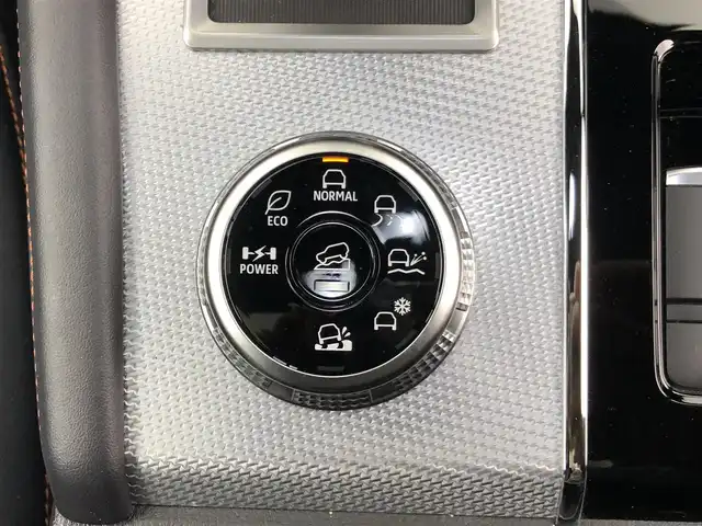 三菱 アウトランダー ＰＨＥＶ P 愛知県 2023(令5)年 2.3万km ホワイトダイヤモンド BOSEスピーカー/サンルーフ/純正ナビ/（Bluetooth/フルセグTV/FM/AM/USB入力）/全方位カメラ/ETC/ドラレコ/BSM/HUD/置くだけ充電/AC100V/パワーシート/シートヒーター/ステアリングヒーター/電動リアゲード/電子パーキング/オートホールド/ドアバイザー/パドルシフト/防眩ミラー/電動格納ミラー/ステアリングリモコン/メモリシート/ダウンヒルアシスト/プッシュスタート