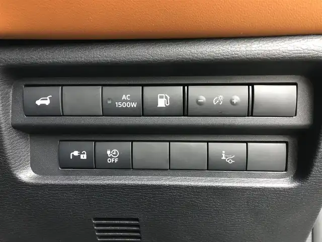 三菱 アウトランダー ＰＨＥＶ P 愛知県 2023(令5)年 2.3万km ホワイトダイヤモンド BOSEスピーカー/サンルーフ/純正ナビ/（Bluetooth/フルセグTV/FM/AM/USB入力）/全方位カメラ/ETC/ドラレコ/BSM/HUD/置くだけ充電/AC100V/パワーシート/シートヒーター/ステアリングヒーター/電動リアゲード/電子パーキング/オートホールド/ドアバイザー/パドルシフト/防眩ミラー/電動格納ミラー/ステアリングリモコン/メモリシート/ダウンヒルアシスト/プッシュスタート