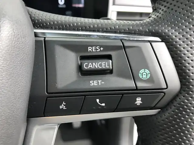 三菱 アウトランダー ＰＨＥＶ P 愛知県 2023(令5)年 2.3万km ホワイトダイヤモンド BOSEスピーカー/サンルーフ/純正ナビ/（Bluetooth/フルセグTV/FM/AM/USB入力）/全方位カメラ/ETC/ドラレコ/BSM/HUD/置くだけ充電/AC100V/パワーシート/シートヒーター/ステアリングヒーター/電動リアゲード/電子パーキング/オートホールド/ドアバイザー/パドルシフト/防眩ミラー/電動格納ミラー/ステアリングリモコン/メモリシート/ダウンヒルアシスト/プッシュスタート