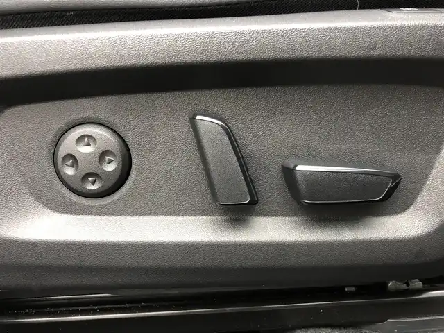 三菱 アウトランダー ＰＨＥＶ P 愛知県 2023(令5)年 2.3万km ホワイトダイヤモンド BOSEスピーカー/サンルーフ/純正ナビ/（Bluetooth/フルセグTV/FM/AM/USB入力）/全方位カメラ/ETC/ドラレコ/BSM/HUD/置くだけ充電/AC100V/パワーシート/シートヒーター/ステアリングヒーター/電動リアゲード/電子パーキング/オートホールド/ドアバイザー/パドルシフト/防眩ミラー/電動格納ミラー/ステアリングリモコン/メモリシート/ダウンヒルアシスト/プッシュスタート