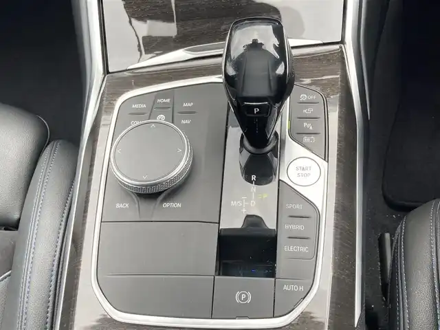 ＢＭＷ ３３０ｅ Mスポーツ 福岡県 2020(令2)年 6.4万km パール ワンオーナー/ハーマンカードンサウンドシステム/純正ナビ（BT/フルセグ/Spotify/AM/FM)/アラウンドビューモニター/Bカメラ/フロントカメラ/サイドカメラ/レーダークルーズコントロール/LEDヘッドライト/オートマチックハイビーム/オートライト/ハーフレザーシート/DN席パワーシート/DN席シートヒーター/純正19インチAW/ワイヤレス充電/ドライブレコーダー/ISOFIX/AutoHold/ステアリングスイッチ/ステアリングアシスト/パーキングアシスト/横滑り防止装置/コーナーセンサー/レーンキープアシスト/盗難防止装置/衝突被害軽減システム/保証書/取扱説明書/スマートキー/ETC