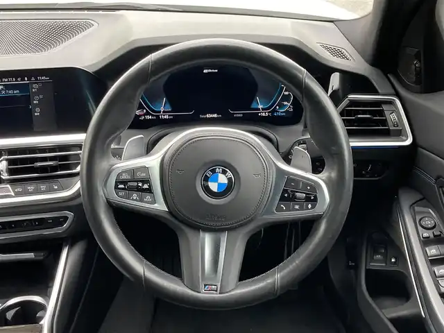 ＢＭＷ ３３０ｅ Mスポーツ 福岡県 2020(令2)年 6.4万km パール ワンオーナー/ハーマンカードンサウンドシステム/純正ナビ（BT/フルセグ/Spotify/AM/FM)/アラウンドビューモニター/Bカメラ/フロントカメラ/サイドカメラ/レーダークルーズコントロール/LEDヘッドライト/オートマチックハイビーム/オートライト/ハーフレザーシート/DN席パワーシート/DN席シートヒーター/純正19インチAW/ワイヤレス充電/ドライブレコーダー/ISOFIX/AutoHold/ステアリングスイッチ/ステアリングアシスト/パーキングアシスト/横滑り防止装置/コーナーセンサー/レーンキープアシスト/盗難防止装置/衝突被害軽減システム/保証書/取扱説明書/スマートキー/ETC