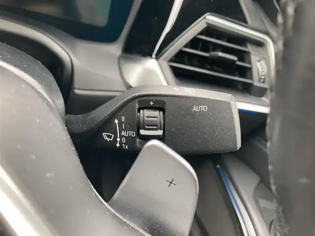 ＢＭＷ ３３０ｅ Mスポーツ 福岡県 2020(令2)年 6.4万km パール ワンオーナー/ハーマンカードンサウンドシステム/純正ナビ（BT/フルセグ/Spotify/AM/FM)/アラウンドビューモニター/Bカメラ/フロントカメラ/サイドカメラ/レーダークルーズコントロール/LEDヘッドライト/オートマチックハイビーム/オートライト/ハーフレザーシート/DN席パワーシート/DN席シートヒーター/純正19インチAW/ワイヤレス充電/ドライブレコーダー/ISOFIX/AutoHold/ステアリングスイッチ/ステアリングアシスト/パーキングアシスト/横滑り防止装置/コーナーセンサー/レーンキープアシスト/盗難防止装置/衝突被害軽減システム/保証書/取扱説明書/スマートキー/ETC