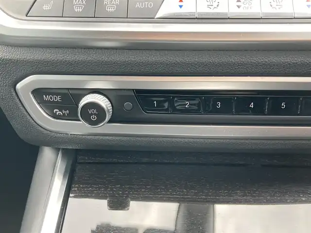 ＢＭＷ ３３０ｅ Mスポーツ 福岡県 2020(令2)年 6.4万km パール ワンオーナー/ハーマンカードンサウンドシステム/純正ナビ（BT/フルセグ/Spotify/AM/FM)/アラウンドビューモニター/Bカメラ/フロントカメラ/サイドカメラ/レーダークルーズコントロール/LEDヘッドライト/オートマチックハイビーム/オートライト/ハーフレザーシート/DN席パワーシート/DN席シートヒーター/純正19インチAW/ワイヤレス充電/ドライブレコーダー/ISOFIX/AutoHold/ステアリングスイッチ/ステアリングアシスト/パーキングアシスト/横滑り防止装置/コーナーセンサー/レーンキープアシスト/盗難防止装置/衝突被害軽減システム/保証書/取扱説明書/スマートキー/ETC