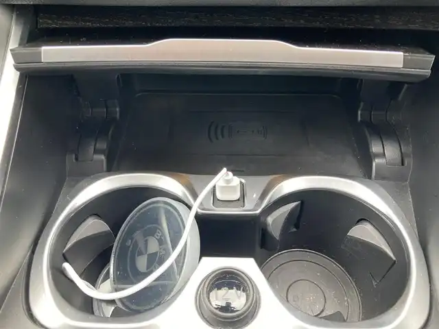 ＢＭＷ ３３０ｅ Mスポーツ 福岡県 2020(令2)年 6.4万km パール ワンオーナー/ハーマンカードンサウンドシステム/純正ナビ（BT/フルセグ/Spotify/AM/FM)/アラウンドビューモニター/Bカメラ/フロントカメラ/サイドカメラ/レーダークルーズコントロール/LEDヘッドライト/オートマチックハイビーム/オートライト/ハーフレザーシート/DN席パワーシート/DN席シートヒーター/純正19インチAW/ワイヤレス充電/ドライブレコーダー/ISOFIX/AutoHold/ステアリングスイッチ/ステアリングアシスト/パーキングアシスト/横滑り防止装置/コーナーセンサー/レーンキープアシスト/盗難防止装置/衝突被害軽減システム/保証書/取扱説明書/スマートキー/ETC