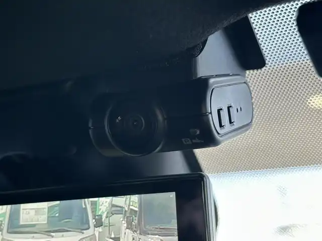 日産 オーラ ニスモ 東京都 2023(令5)年 2.1万km ピュアホワイトパール ワンオーナー/HDDナビ/フルセグテレビ/バックカメラ/クルーズコントロール/プッシュスタート/ETC/ドライブレコーダー/取扱説明書/保証書/タイヤバリ溝/低走行