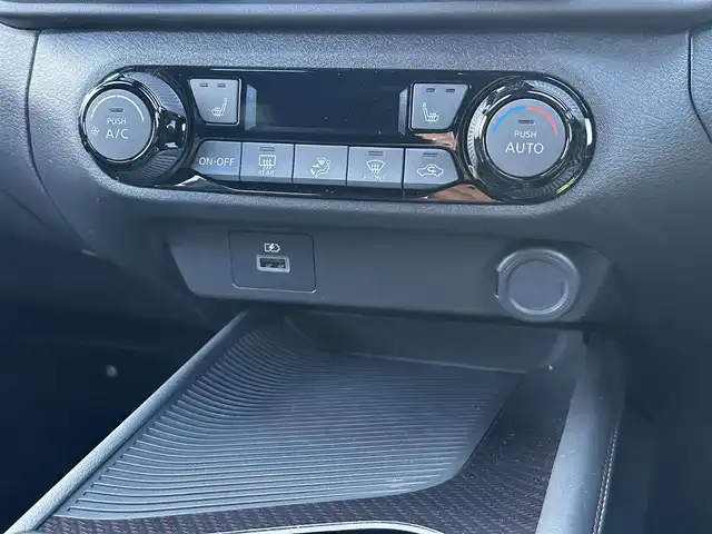 日産 オーラ ニスモ 東京都 2023(令5)年 2.1万km ピュアホワイトパール ワンオーナー/HDDナビ/フルセグテレビ/バックカメラ/クルーズコントロール/プッシュスタート/ETC/ドライブレコーダー/取扱説明書/保証書/タイヤバリ溝/低走行