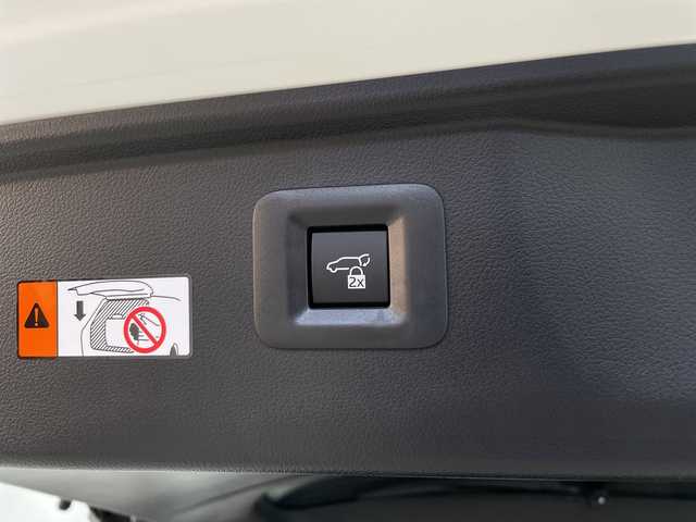 トヨタ アルファード Z 鹿児島県 2024(令6)年 1.3万km プラチナホワイトパールマイカ 純正ナビ機能付きディスプレイオーディオ/（BT/フルセグTV）/両側パワースライドドア/自動駐車システム/ツインムーンルーフ/左右オートステップ/パワーバックドア/パノラミックビューモニター/プリクラッシュセーフティ/レーンキープアシスト/レーダークルーズコントロール/レザーシート/シートヒーター/シートベンチレーション/電動サンシェード/デジタルインナーミラー/カラーヘッドアップディスプレイ/静電タッチ式ステアリングスイッチ