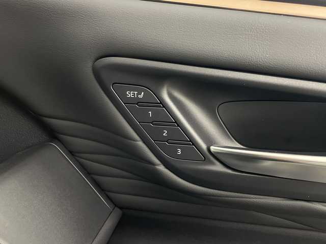 トヨタ アルファード Z 鹿児島県 2024(令6)年 1.3万km プラチナホワイトパールマイカ 純正ナビ機能付きディスプレイオーディオ/（BT/フルセグTV）/両側パワースライドドア/自動駐車システム/ツインムーンルーフ/左右オートステップ/パワーバックドア/パノラミックビューモニター/プリクラッシュセーフティ/レーンキープアシスト/レーダークルーズコントロール/レザーシート/シートヒーター/シートベンチレーション/電動サンシェード/デジタルインナーミラー/カラーヘッドアップディスプレイ/静電タッチ式ステアリングスイッチ