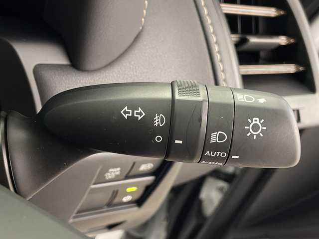 トヨタ アルファード Z 鹿児島県 2024(令6)年 1.3万km プラチナホワイトパールマイカ 純正ナビ機能付きディスプレイオーディオ/（BT/フルセグTV）/両側パワースライドドア/自動駐車システム/ツインムーンルーフ/左右オートステップ/パワーバックドア/パノラミックビューモニター/プリクラッシュセーフティ/レーンキープアシスト/レーダークルーズコントロール/レザーシート/シートヒーター/シートベンチレーション/電動サンシェード/デジタルインナーミラー/カラーヘッドアップディスプレイ/静電タッチ式ステアリングスイッチ