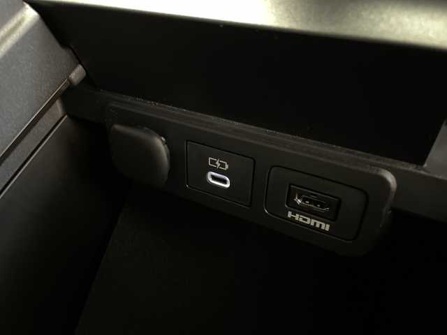 トヨタ アルファード Z 鹿児島県 2024(令6)年 1.3万km プラチナホワイトパールマイカ 純正ナビ機能付きディスプレイオーディオ/（BT/フルセグTV）/両側パワースライドドア/自動駐車システム/ツインムーンルーフ/左右オートステップ/パワーバックドア/パノラミックビューモニター/プリクラッシュセーフティ/レーンキープアシスト/レーダークルーズコントロール/レザーシート/シートヒーター/シートベンチレーション/電動サンシェード/デジタルインナーミラー/カラーヘッドアップディスプレイ/静電タッチ式ステアリングスイッチ