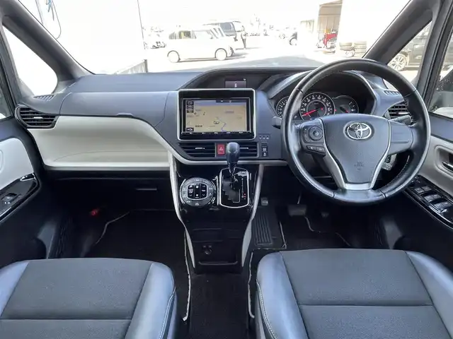 トヨタ ノア Si ダブルバイビー 佐賀県 2018(平30)年 4.1万km ブラック 純正9インチSDナビゲーション/・フルセグTV/CD/DVD/SD/Bluetooth/フリップダウンモニター/バックカメラ/前方ドライブレコーダー/ビルトインETC/両側パワースライドドア/後席エアコン/後席サンシェード/ISOFIX対応/革巻きステアリング/ステアリングリモコン/純正16インチアルミホイール/純正LEDヘッドライト/・オートマチックハイビーム/純正LEDフォグランプ/純正フロアマット/新車保証書/取扱説明書/トヨタセーフティセンスC/・クルーズコントロール/・プリクラッシュセーフティ/・レーンディパーチャーアラート/・アイドリングストップ