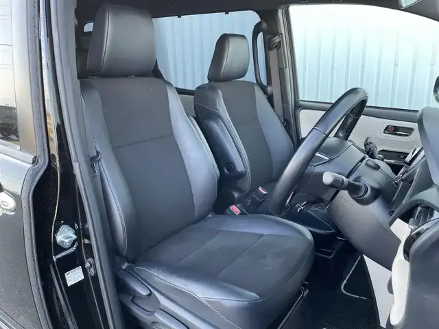 トヨタ ノア Si ダブルバイビー 佐賀県 2018(平30)年 4.1万km ブラック 純正9インチSDナビゲーション/・フルセグTV/CD/DVD/SD/Bluetooth/フリップダウンモニター/バックカメラ/前方ドライブレコーダー/ビルトインETC/両側パワースライドドア/後席エアコン/後席サンシェード/ISOFIX対応/革巻きステアリング/ステアリングリモコン/純正16インチアルミホイール/純正LEDヘッドライト/・オートマチックハイビーム/純正LEDフォグランプ/純正フロアマット/新車保証書/取扱説明書/トヨタセーフティセンスC/・クルーズコントロール/・プリクラッシュセーフティ/・レーンディパーチャーアラート/・アイドリングストップ