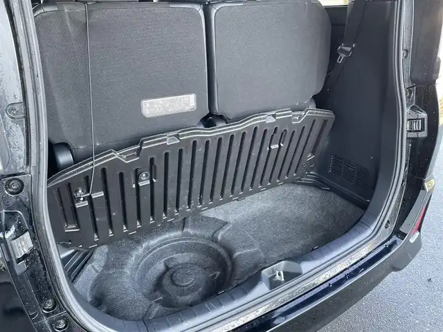 トヨタ ノア Si ダブルバイビー 佐賀県 2018(平30)年 4.1万km ブラック 純正9インチSDナビゲーション/・フルセグTV/CD/DVD/SD/Bluetooth/フリップダウンモニター/バックカメラ/前方ドライブレコーダー/ビルトインETC/両側パワースライドドア/後席エアコン/後席サンシェード/ISOFIX対応/革巻きステアリング/ステアリングリモコン/純正16インチアルミホイール/純正LEDヘッドライト/・オートマチックハイビーム/純正LEDフォグランプ/純正フロアマット/新車保証書/取扱説明書/トヨタセーフティセンスC/・クルーズコントロール/・プリクラッシュセーフティ/・レーンディパーチャーアラート/・アイドリングストップ