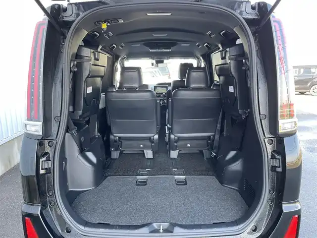 トヨタ ノア Si ダブルバイビー 佐賀県 2018(平30)年 4.1万km ブラック 純正9インチSDナビゲーション/・フルセグTV/CD/DVD/SD/Bluetooth/フリップダウンモニター/バックカメラ/前方ドライブレコーダー/ビルトインETC/両側パワースライドドア/後席エアコン/後席サンシェード/ISOFIX対応/革巻きステアリング/ステアリングリモコン/純正16インチアルミホイール/純正LEDヘッドライト/・オートマチックハイビーム/純正LEDフォグランプ/純正フロアマット/新車保証書/取扱説明書/トヨタセーフティセンスC/・クルーズコントロール/・プリクラッシュセーフティ/・レーンディパーチャーアラート/・アイドリングストップ