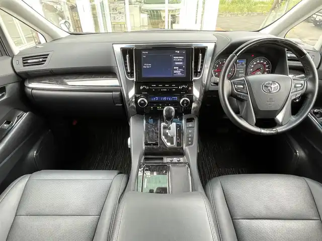 トヨタ アルファード S Cパッケージ 道央・札幌 2020(令2)年 3万km ホワイトパールクリスタルシャイン ・４WD/・ワンオ―ナー/・衝突軽減ブレーキ/・両側パワースライドドア/・レザーシート/・パワーシート/・パワーバックドア/・純正ディスプレイオーディオ/　BT＆USB＆TV/・バックカメラ/・コーナーセンサー/・レーンキープアシスト/・レーダークルーズコントロール/・ステアリングヒーター/・アイドリングストップ/・シートヒーター/・デジタルインナーミラー/・ブラインドスポットモニター/・オートライト/・オートエアコン/・オートリトラミラー/・レインセンサーワイパー/・前後ドライブレコーダー/・ステアリングスイッチ/・シーケンシャルウィンカー/・三眼LEDヘッドライト/・純正フロアマット/・ドアバイザー/・フォグライト/・純正18インチAW/・スペアキー