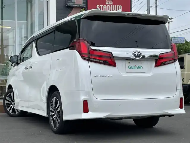 トヨタ アルファード S Cパッケージ 道央・札幌 2020(令2)年 3万km ホワイトパールクリスタルシャイン ・４WD/・ワンオ―ナー/・衝突軽減ブレーキ/・両側パワースライドドア/・レザーシート/・パワーシート/・パワーバックドア/・純正ディスプレイオーディオ/　BT＆USB＆TV/・バックカメラ/・コーナーセンサー/・レーンキープアシスト/・レーダークルーズコントロール/・ステアリングヒーター/・アイドリングストップ/・シートヒーター/・デジタルインナーミラー/・ブラインドスポットモニター/・オートライト/・オートエアコン/・オートリトラミラー/・レインセンサーワイパー/・前後ドライブレコーダー/・ステアリングスイッチ/・シーケンシャルウィンカー/・三眼LEDヘッドライト/・純正フロアマット/・ドアバイザー/・フォグライト/・純正18インチAW/・スペアキー