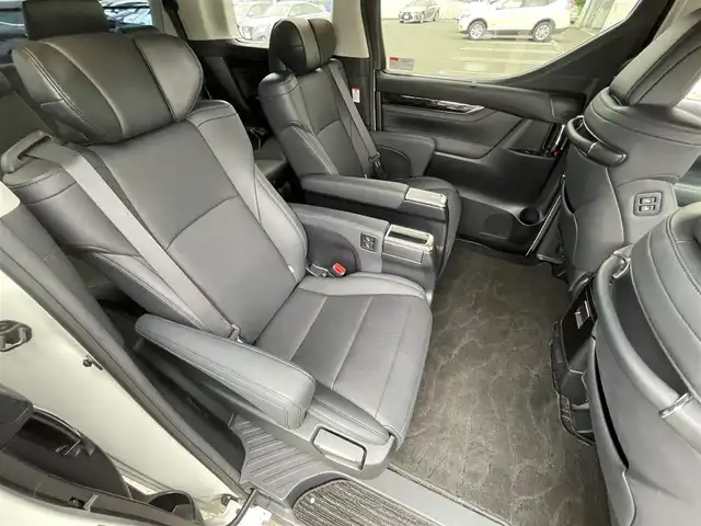 トヨタ アルファード S Cパッケージ 道央・札幌 2020(令2)年 3万km ホワイトパールクリスタルシャイン ・４WD/・ワンオ―ナー/・衝突軽減ブレーキ/・両側パワースライドドア/・レザーシート/・パワーシート/・パワーバックドア/・純正ディスプレイオーディオ/　BT＆USB＆TV/・バックカメラ/・コーナーセンサー/・レーンキープアシスト/・レーダークルーズコントロール/・ステアリングヒーター/・アイドリングストップ/・シートヒーター/・デジタルインナーミラー/・ブラインドスポットモニター/・オートライト/・オートエアコン/・オートリトラミラー/・レインセンサーワイパー/・前後ドライブレコーダー/・ステアリングスイッチ/・シーケンシャルウィンカー/・三眼LEDヘッドライト/・純正フロアマット/・ドアバイザー/・フォグライト/・純正18インチAW/・スペアキー