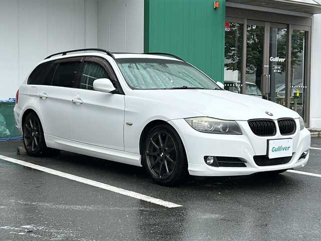 ＢＭＷ ３２０ｉ ツーリング 京都府 2009(平21)年 9.7万km アルピンホワイトⅢ HDDナビ/フルセグテレビ/バックカメラ/アイドリングストップ/サンルーフ/ドアバイザー