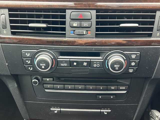 ＢＭＷ ３２０ｉ ツーリング 京都府 2009(平21)年 9.7万km アルピンホワイトⅢ HDDナビ/フルセグテレビ/バックカメラ/アイドリングストップ/サンルーフ/ドアバイザー