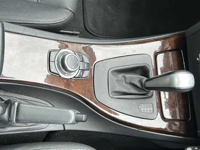 ＢＭＷ ３２０ｉ ツーリング 京都府 2009(平21)年 9.7万km アルピンホワイトⅢ HDDナビ/フルセグテレビ/バックカメラ/アイドリングストップ/サンルーフ/ドアバイザー
