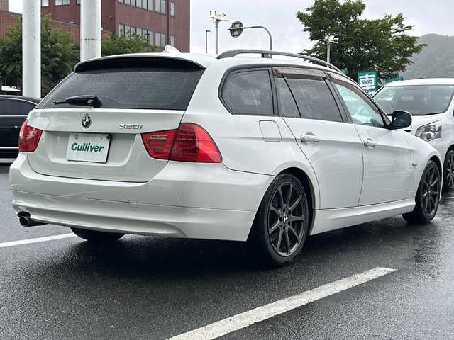 ＢＭＷ ３２０ｉ ツーリング 京都府 2009(平21)年 9.7万km アルピンホワイトⅢ HDDナビ/フルセグテレビ/バックカメラ/アイドリングストップ/サンルーフ/ドアバイザー
