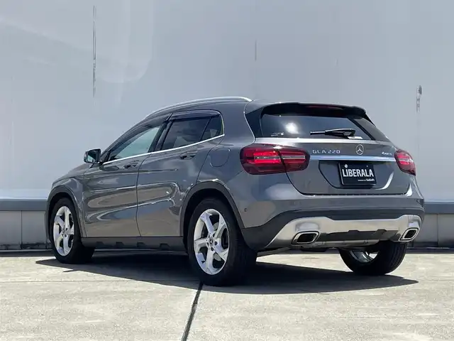 メルセデス・ベンツ ＧＬＡ２２０ 4マチック 東京都 2018(平30)年 4.6万km マウンテングレー ドラレコ/ＡＣＣ/ＡＳＶ/ＢＳＭ/ＬＫＡ/バックカメラ/純正HＤＤナビ/フルセグ/Ｂｌｕｅｔｏｏｔｈ/ETC2.0/黒革シート/シートヒーター/パドルシフト/LED/フォグランプ/純正１８AW/スマートキー