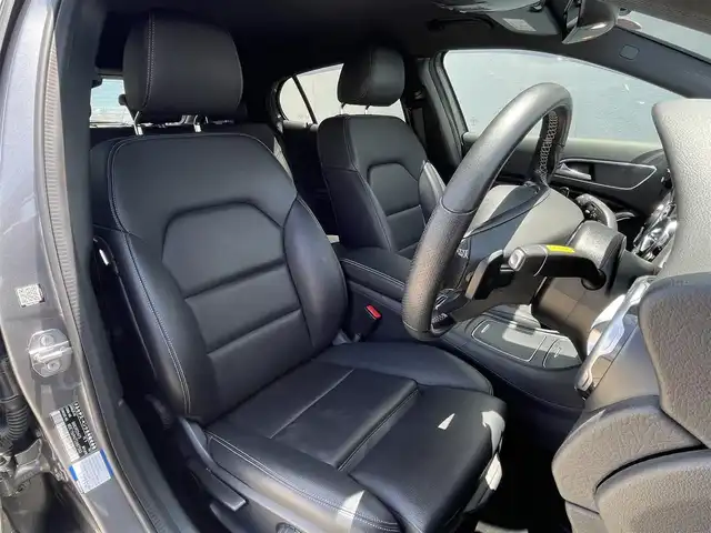 メルセデス・ベンツ ＧＬＡ２２０ 4マチック 東京都 2018(平30)年 4.6万km マウンテングレー ドラレコ/ＡＣＣ/ＡＳＶ/ＢＳＭ/ＬＫＡ/バックカメラ/純正HＤＤナビ/フルセグ/Ｂｌｕｅｔｏｏｔｈ/ETC2.0/黒革シート/シートヒーター/パドルシフト/LED/フォグランプ/純正１８AW/スマートキー