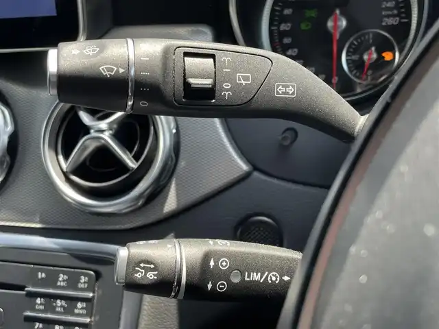 メルセデス・ベンツ ＧＬＡ２２０ 4マチック 東京都 2018(平30)年 4.6万km マウンテングレー ドラレコ/ＡＣＣ/ＡＳＶ/ＢＳＭ/ＬＫＡ/バックカメラ/純正HＤＤナビ/フルセグ/Ｂｌｕｅｔｏｏｔｈ/ETC2.0/黒革シート/シートヒーター/パドルシフト/LED/フォグランプ/純正１８AW/スマートキー