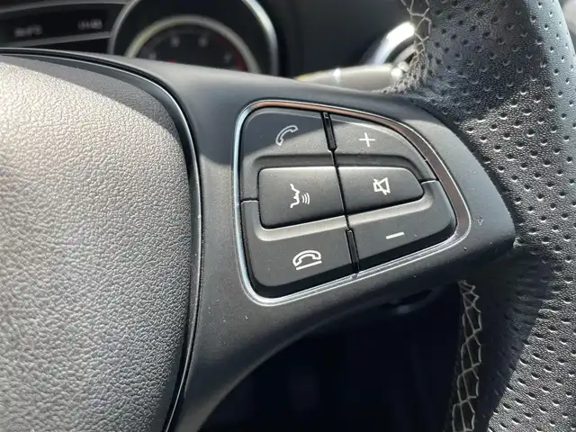 メルセデス・ベンツ ＧＬＡ２２０ 4マチック 東京都 2018(平30)年 4.6万km マウンテングレー ドラレコ/ＡＣＣ/ＡＳＶ/ＢＳＭ/ＬＫＡ/バックカメラ/純正HＤＤナビ/フルセグ/Ｂｌｕｅｔｏｏｔｈ/ETC2.0/黒革シート/シートヒーター/パドルシフト/LED/フォグランプ/純正１８AW/スマートキー