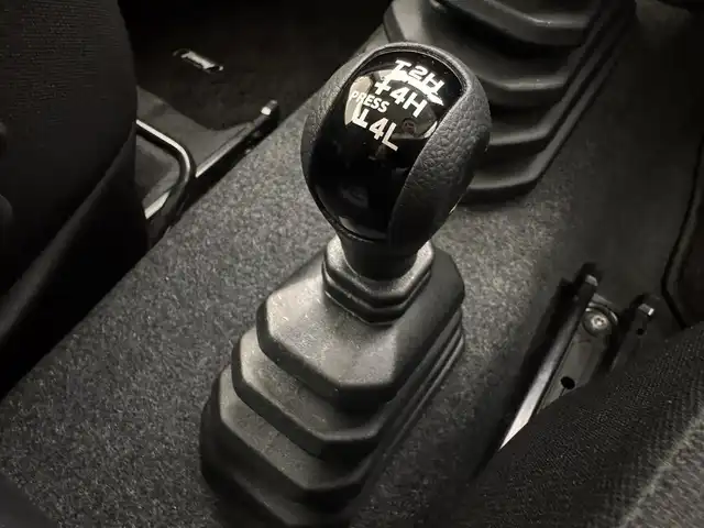 スズキ ジムニー XL 兵庫県 2020(令2)年 2.4万km ジャングルグリーン ４WD/5速MT/トランスファー/社外SDナビ（AVN-D10W）/（フルセグ/CD/DVD/SD/Bluetooth）/バックカメラ/ETC/前方ドライブレコーダー/前席シートヒーター/純正マット・ドアバイザー/フォグ/ヘッドライトレベライザー/電動格納ミラー