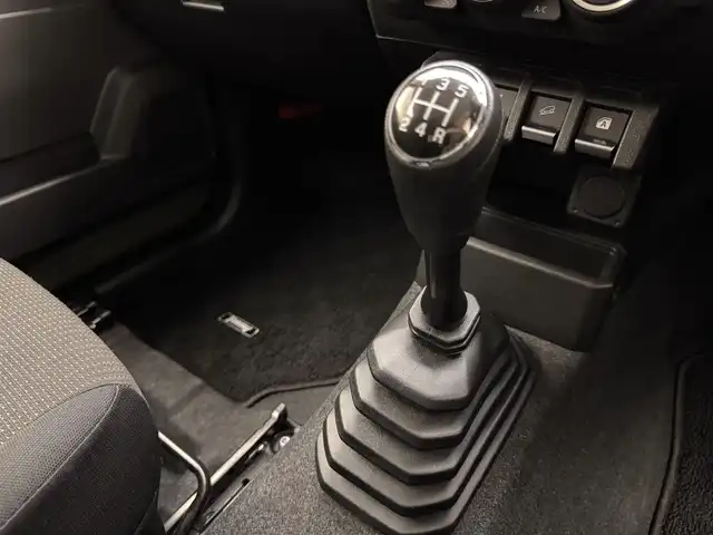 スズキ ジムニー XL 兵庫県 2020(令2)年 2.4万km ジャングルグリーン ４WD/5速MT/トランスファー/社外SDナビ（AVN-D10W）/（フルセグ/CD/DVD/SD/Bluetooth）/バックカメラ/ETC/前方ドライブレコーダー/前席シートヒーター/純正マット・ドアバイザー/フォグ/ヘッドライトレベライザー/電動格納ミラー