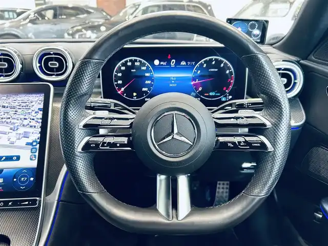 メルセデス・ベンツ Ｃ２００ アバンギャルド AMGライン 大阪府 2022(令4)年 2.5万km ポーラホワイト ベーシックP/レーダーセーフティP/HUD/ACC/ハーフレザー/メモリ付きパワーシート/シートヒーター/純正ナビ/TV/360度カメラ/applecarplay/純正18インチAW/LEDヘッドライト/アンビエントライト/電動リアゲート/ブラインドスポット
