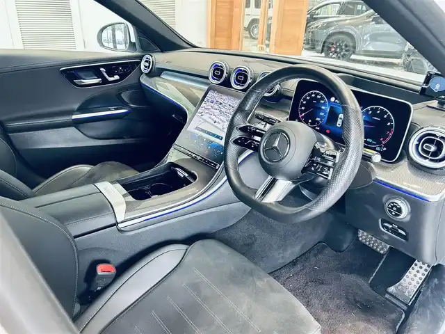 メルセデス・ベンツ Ｃ２００ アバンギャルド AMGライン 大阪府 2022(令4)年 2.5万km ポーラホワイト ベーシックP/レーダーセーフティP/HUD/ACC/ハーフレザー/メモリ付きパワーシート/シートヒーター/純正ナビ/TV/360度カメラ/applecarplay/純正18インチAW/LEDヘッドライト/アンビエントライト/電動リアゲート/ブラインドスポット