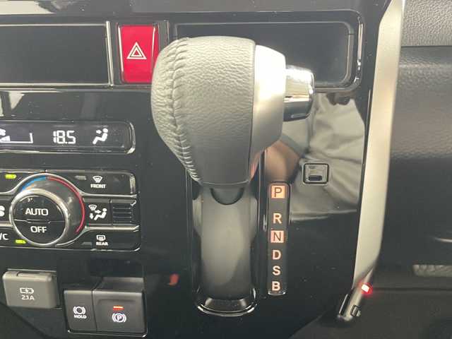 トヨタ ルーミー カスタムG 秋田県 2024(令6)年 0.6万km ブラックマイカメタリック ４ＷＤ/社外ナビ/　(AM/AM/Bluetooth)/バックカメラ/レーダークルーズコントロール/両側パワースライドドア/ウェルカムオープン/オートブレーキホールド/オートライト/LEDヘッドライト/スマートキー/スペアキー/純正フロアマット/ETC/取扱説明書/保証書