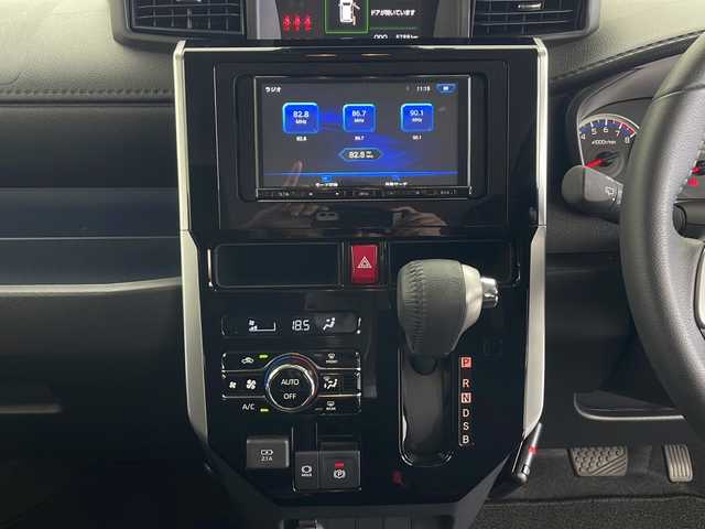 トヨタ ルーミー カスタムG 秋田県 2024(令6)年 0.6万km ブラックマイカメタリック 4WD/社外ナビ/　(AM/AM/Bluetooth)/バックカメラ/ETC/両側パワースライドドア/スマートアシスト/レーダークルーズコントロール/ウェルカムオープン/オートブレーキホールド/オートライト/LEDヘッドライト/フォグランプ/スマートキー/スペアキー/純正フロアマット/取扱説明書/保証書