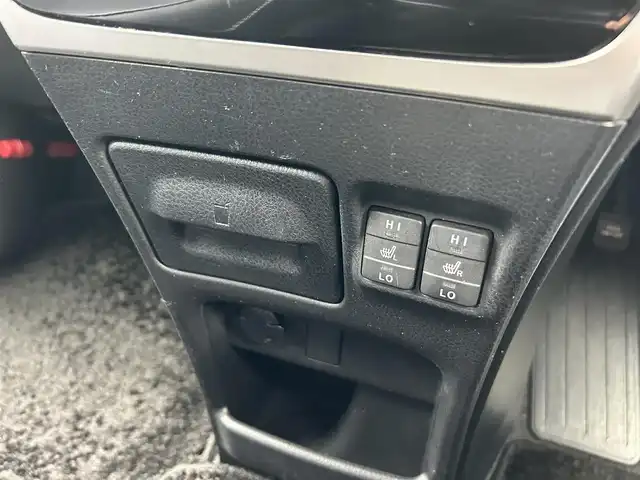 トヨタ エスクァイア ハイブリッド Gi 東京都 2014(平26)年 9.6万km ホワイトパールクリスタルシャイン 両側パワースライドドア/社外ナビ/Bluetoothオーディオ／ＤＶＤ再生／フルセグTV/フリップダウンモニター/RSA10S-L　アルパイン製/前後ドライブレコーダー/ZDR-015/ETC/前席シートヒーター/リアオートエアコン/LEDヘッドランプ/置くだけ充電/スマートキー×2