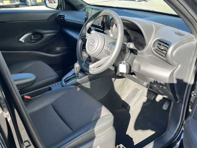 トヨタ ヤリスクロス ハイブリッド Z 岐阜県 2024(令6)年 0.5万km ブラックマイカ 登録時走行距離：4723km/ワンオーナー/純正ディスプレイオーディオ/バックモニター/Bluetooth・フルセグテレビ/レーダークルーズコントロール/レーンキープアシスト/前後コーナーセンサー/パワーシート/ハーフレザーシート/シートヒーター/ステアリングヒーター/ビルトインETC/前後ドライブレコーダー/オートライト/オートマチックハイビーム/プッシュスタート/スマートキー/純正18インチアルミホイール/保証書/取扱説明書